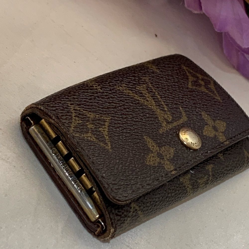 Authentic Louis Vuitton Monogram 4 Key Wallet - Picture 3 of 8